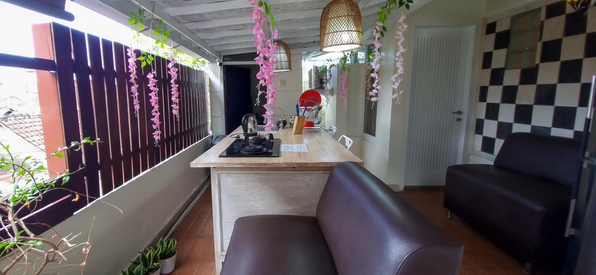 Gustav Bali And Massage Couette-café